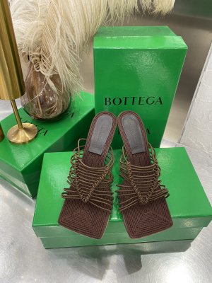 Bottega Veneta 非常别致的一款 SERETCH 凉鞋！ size 35-43