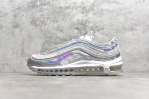 【情侣款】NK Air Max 97 Opalescent 珍珠炫彩 97子弹头系列 气垫 真标原盒 原底原面 小潘气垫 正确版型、细节、走线、简约搭配，巧妙的运用了 Air Max 97 的鞋面条纹设计。全掌大容量 Nike Air 的先河，创新搭载可视