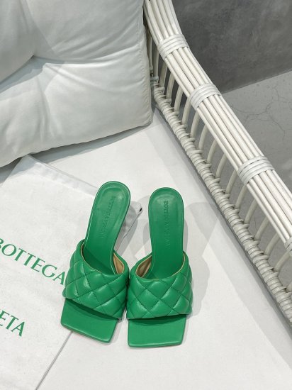 Bottega Veneta 2021季新款新色菱格拖鞋18色 面料选用经典柔软小羊皮精工 内里 垫脚 选用牛皮里 舒适高端 大底选用意大利真皮大底搭配橡胶 size 35-40 - Click Image to Close