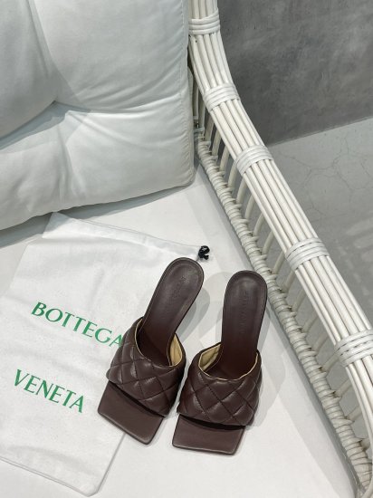 Bottega Veneta 2021季新款新色菱格拖鞋18色 面料选用经典柔软小羊皮精工 内里 垫脚 选用牛皮里 舒适高端 大底选用意大利真皮大底搭配橡胶 size 35-40 - Click Image to Close