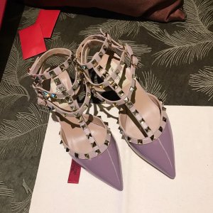 Valentino ROCKSTUD铆钉系列 意大利进口柔软牛漆皮，定制羊皮内里、垫脚！原版开模不掉色 不氧化电镀方钉 意大利原版真皮大底 Size：35-39 Heel height 1.0cm 6.5cm 10cm