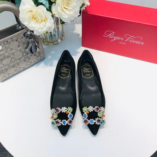 Roger Vivier Roger Viver羊京花钻扣鞋！继承了传统的方扣设计 略作改动 从而更加妩媚，缎面改成了羊京面，更显华贵雍容！ 跟高：平底/高跟（6.5CM） 码数：34-40 - Click Image to Close