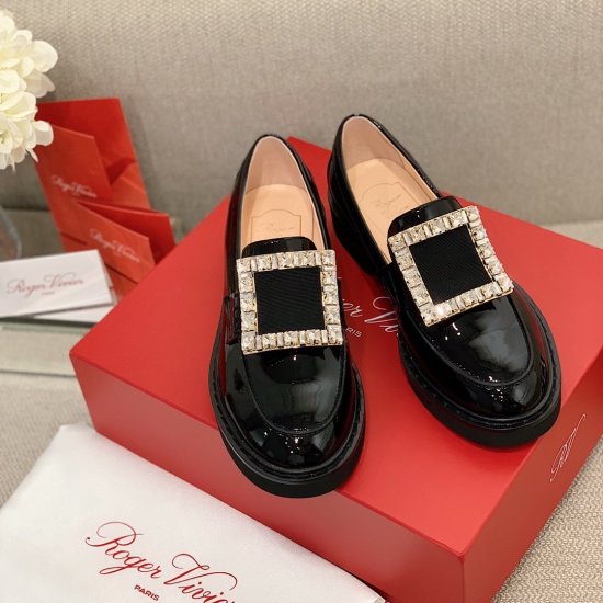 Roger Vivier 全新升级乐福鞋 鞋面：进口胎牛漆皮/开边珠/原版丝光麂皮 内里：进口小羊皮（富有光泽带淡淡浅粉色）大底：原厂Eva发泡橡胶大底+真皮沿条 size：35-40 - Click Image to Close