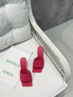 Bottega Veneta 2021季新款新色菱格拖鞋18色 面料选用经典柔软小羊皮精工 内里 垫脚 选用牛皮里 舒适高端 大底选用意大利真皮大底搭配橡胶 size 35-40