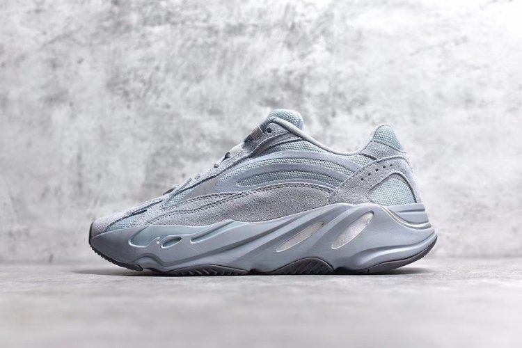 Yeezy Boost 700 V2 “Hospital Blue” 医院蓝 整双鞋呈现出柔和的雾霾蓝色，搭配灰色细节点缀，冷色调配色表现出十足的忧郁气质。鞋面依旧由网眼材质与麂皮拼接而成，带来丰富层次感得同时，复古韵味十足，相信一定能够俘获不少女生的心。 - Click Image to Close