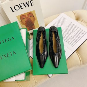 Bottega Veneta 鞋面：原版定制牛油腊皮 内里：内里垫脚特定水染羊皮 大底：鞋跟牛油腊皮 意大利真皮片配注塑防滑底 鞋码: 35-40