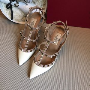 Valentino ROCKSTUD铆钉系列白色 意大利进口柔软牛漆皮，定制羊皮内里、垫脚！原版开模不掉色 不氧化电镀方钉 意大利原版真皮大底 Size：35-39 Heel height 1.0cm 6.5cm 10cm