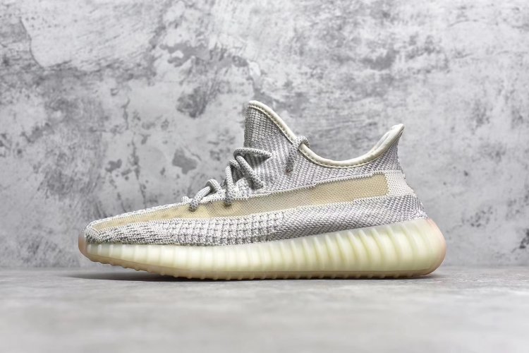 Yeezy 350V2 “Lundmark” -灰天使 鞋面为灰色编织材质，搭配大地色鞋底，与此前的芝麻配色颇为相似，因此被称为芝麻侧透。侧透版本独特的花纹和纱网开窗，带来了芝麻配色所没有的丰富细节和层次感。大地色装扮在 Yeezy 系列中一直拥有独特地位 - Click Image to Close