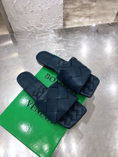 Bottega Veneta 最齐色到货17 色 两款跟型：①平底②高跟(9CM) 工艺：定染后将皮板做柔软处理 编织廓形立体 不扁塌 双层皮料编织内里 单独做了羊里皮拼贴 遵循原版工艺做法 配同色超纤垫脚 橡胶注塑真皮大底 码数：35-42 - Click Image to Close