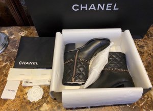 Chanel 黑色羊皮链条粗跟中靴 35-41