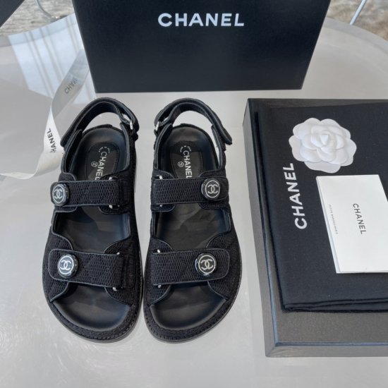 Chanel 经典魔术贴凉鞋2021新色代购级别 材质与工艺： 原版羊皮/特殊工艺软呢布面料 定然哑光质地羊皮内里 开模双C饰扣 意大利产真皮大底 Size：35-40 - Click Image to Close