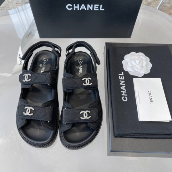 Chanel 经典魔术贴凉鞋2021新色代购级别 材质与工艺： 原版羊皮/特殊工艺软呢布面料 定然哑光质地羊皮内里 开模双C饰扣 意大利产真皮大底 Size：35-40 00380 - Click Image to Close