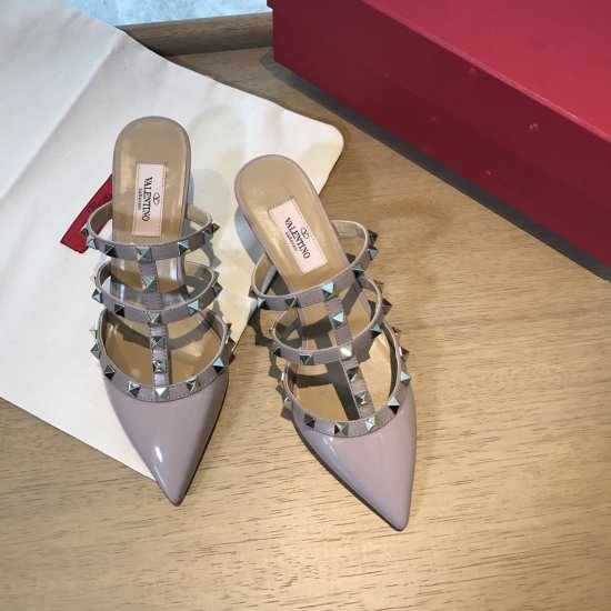 Valentino Garavani Rockstud 5.0进口牛漆皮尖头后空拖 - 真空电镀铆钉 - 进口牛漆皮＆进口胎小牛，粒面羊皮内里/垫脚 - 意大利真皮大底 - 跟高 5cm - 尺码 35-39 - 漆皮：黑色/裸色/奶白/浅兰 - 牛皮：黑 - Click Image to Close