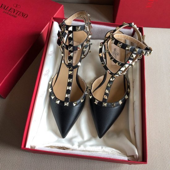 Valentino 黑色荔枝纹小牛皮 heel height 1.0 cm 6.5 cm 10 cm size：35-39 Rockstud Collection系列推出以来俨然成了Valentin*一个重要的标志性元素之一！小巧精致的尖头，霸气凌人的铆钉 - Click Image to Close