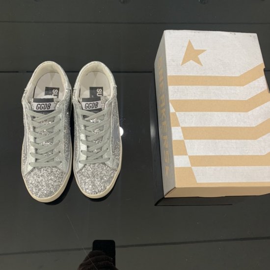 小脏鞋.Golden goose Deluxe Brand SUPERSTA GGDB小脏鞋 火红程度比小白鞋还要早，打破传统审美，小脏鞋做到了！明星私服上脚示范 就是这么百搭 ！再也不用担心洗鞋的问题啦！鞋面原版定制牛皮（做旧精髓所在）专柜3cm内增高鞋 - Click Image to Close