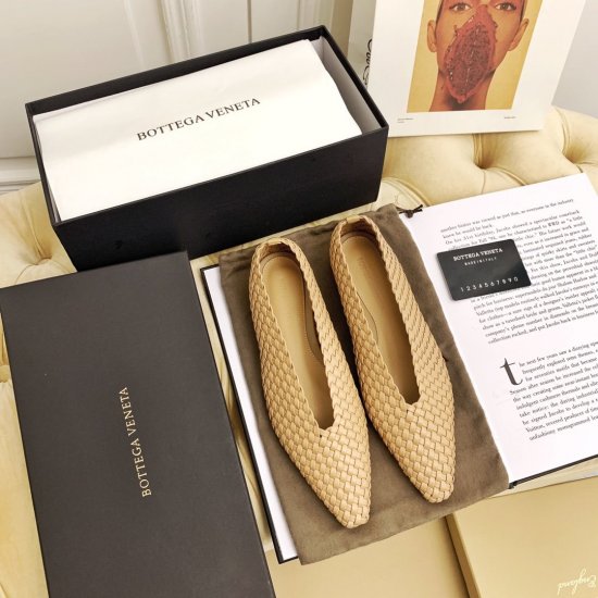 Bottega Veneta 奶奶鞋 鞋面：鞋面原版一致进口意大利超柔软nappa混种小羊皮面 内里：全粒面nappa小羊皮内里垫脚 大底：原版进口意大利印刷真皮大底 鞋码：35-40 跟高：平跟 - Click Image to Close