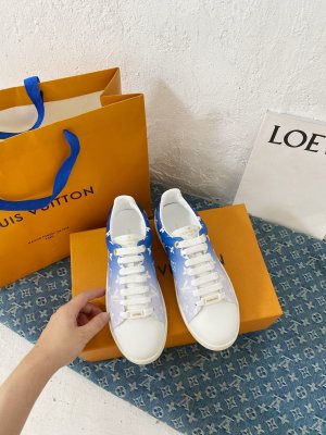 LV 网纱系列 frontrow sneaker 小牛皮做内里，而且只选取背部的皮，因为背部纹路细，做成的内里效果更好，久穿不皱裂，原版橡胶底 码数：35～40