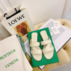 Bottega Veneta 鞋面：原版进口全粒面小牛皮 内里：特定水染头层羊皮，垫脚全粒面小牛皮 大底：原版进口意大利印刷片注塑大底 size: 35-39 平底/中跟6cm