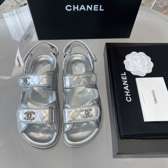 Chanel 经典魔术贴凉鞋2021新色代购级别 材质与工艺： 原版羊皮/特殊工艺软呢布面料 定然哑光质地羊皮内里 开模双C饰扣 意大利产真皮大底 Size：35-40 - Click Image to Close