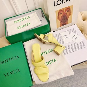 Bottega Veneta 鞋面：原版进口全粒面小牛皮 内里：特定水染头层羊皮，垫脚全粒面小牛皮 大底：原版进口意大利印刷片注塑大底 size: 35-39 平底/中跟6cm