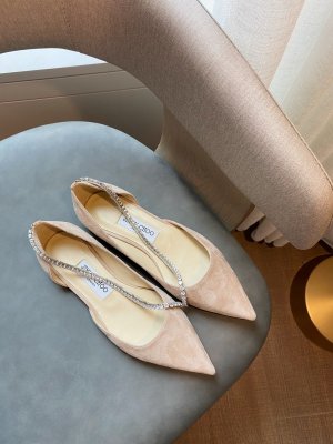 Jimmy Choo 跟高1cm 尖头、浅口、斜链装饰 鞋面：进口羊京 内里：进口全粒面水晶羊皮 大底：真皮大底 跟高： 平底1.0cm 中跟6.5cm 高跟8.5cm SIZE ：35-40