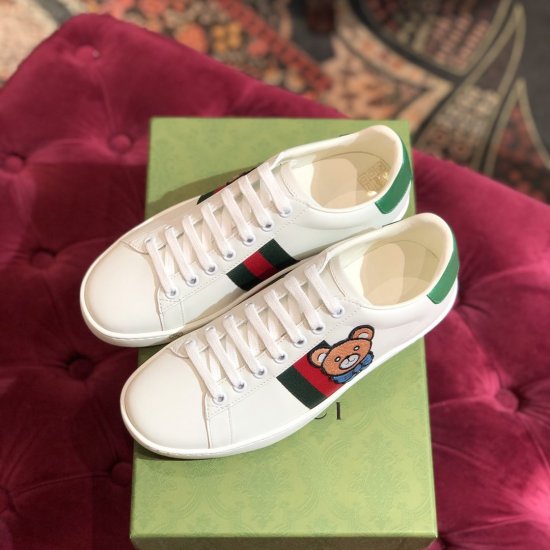 Gucci GG Ace Sneakers 经典小白鞋系列 KAI联名小熊款 我们直接通过香港贸易公司定制的略微光泽正品一致偏灰一点点的原版小牛皮材质鞋面，是你们所能看到的最最接近正品的皮纹、颜色、光泽。每尺皮料成本比普通皮料贵整整一倍。原版空胶工艺，原版 - Click Image to Close