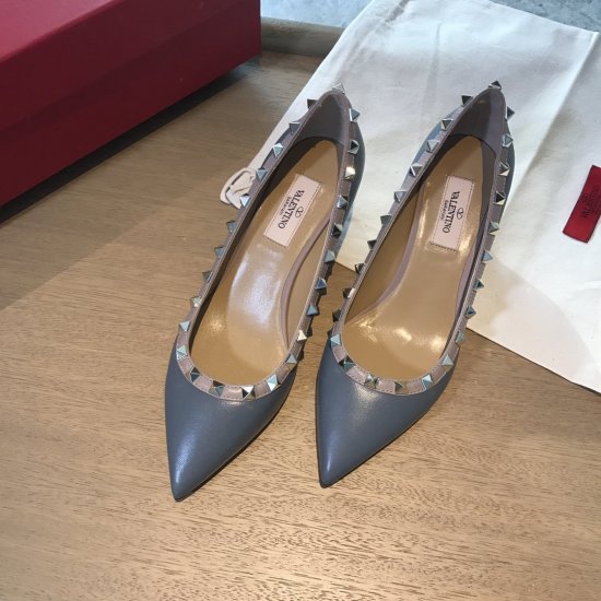 Valentino Garavani Rockstud 5.0进口牛漆皮尖头单鞋 - 真空电镀铆钉 - 进口牛漆皮＆进口胎小牛，粒面羊皮内里/垫脚 - 意大利真皮大底 - 跟高 5cm - 尺码 35-39 - 漆皮：黑色/裸色/奶白 - 牛皮：黑色/豆沙 - Click Image to Close