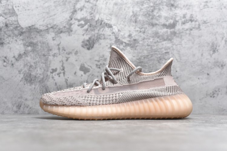 Yeezy 350V2 “ Synth ” ！ 鞋面采用淡粉色装扮，搭配浅灰色纹理进行点缀，双色调的 Primeknit 编织材质，保证了颜值与出色的透气性。标志性的半透明设计，贯穿鞋身，前卫与时尚感并存。中底依旧采用 Boost 缓震科技，能为各位鞋头提 - Click Image to Close