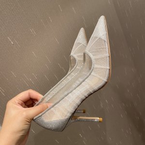 Jimmy Choo JIMMYCHOO网纱鞋 全进口顶尖婚纱御用品牌的纱质，是英国皇室的追捧之一！客供的格利特材质！轻薄不厚重！所以整双鞋看着特别的舒服！脚感也是特别的舒服，一双高跟鞋，要的就是舒适度 heel height 8 cm size：34～4