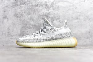 Yeezy Boost 350V2 灰满天星配色，独家原底原面 历来好评无数 市面公认最稳的YEEZY350系列 size 36 36.5 37 38 38.5 39 40 40.5 41 42 42.5 43 44 44.5 45 46 46.5 47