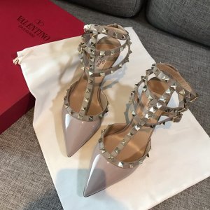 Valentino ROCKSTUD铆钉系列 意大利进口柔软牛漆皮，定制羊皮内里、垫脚！原版开模不掉色 不氧化电镀方钉 意大利原版真皮大底 Size：35-39 Heel height 1.0cm 6.5cm 10cm