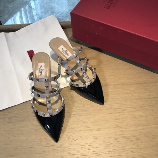 Valentino Garavani Rockstud 5.0进口牛漆皮尖头后空拖 - 真空电镀铆钉 - 进口牛漆皮＆进口胎小牛，粒面羊皮内里/垫脚 - 意大利真皮大底 - 跟高 5cm - 尺码 35-39 - 漆皮：黑色/裸色/奶白/浅兰 - 牛皮：黑 - Click Image to Close