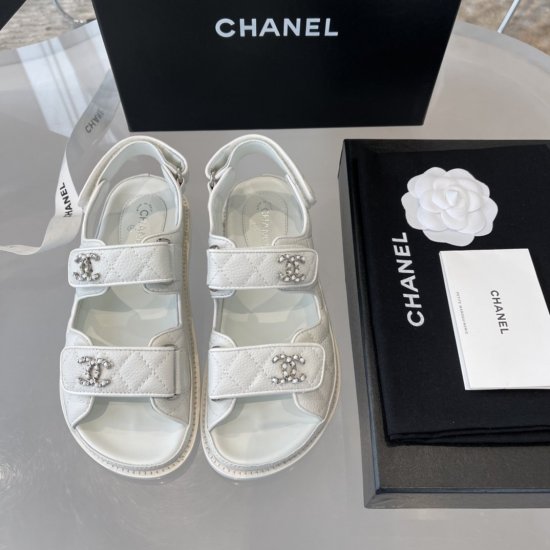 Chanel 经典魔术贴凉鞋2021新色代购级别 材质与工艺： 原版羊皮/特殊工艺软呢布面料 定然哑光质地羊皮内里 开模双C饰扣 意大利产真皮大底 Size：35-40 - Click Image to Close