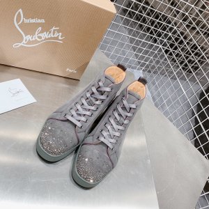 Christian Louboutin CL铆钉高帮鞋！男女同款，严格精选细选材料 具有良好的耐穿性及透气性 铆钉的修饰让简单变得不简单 超好看！ 码数：女35-40/男38-46