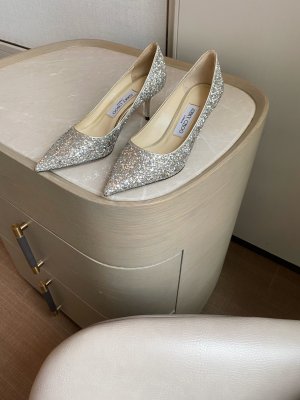 Jimmy Choo 跟高6.5cm 尖头、浅口、鞋面粗细拼接 鞋面：高密度格丽特 内里：进口全粒面水晶羊皮 大底：真皮大底 跟高： 平底1.0cm 中跟6.5cm 高跟8.5cm /尺寸信息./ SIZE ：35-40