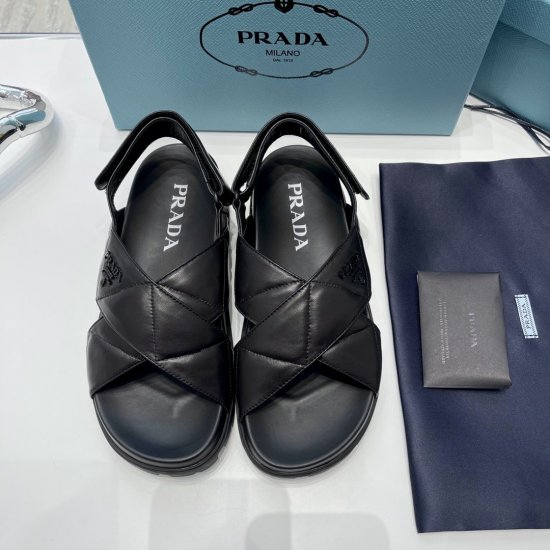 Prada 春夏新品三角刻字徽标厚底运动凉鞋 材质与工艺： 原版定制软羊皮革面料 定染羊皮内里 开模钉状花纹橡胶大底 Size：35-40 - Click Image to Close