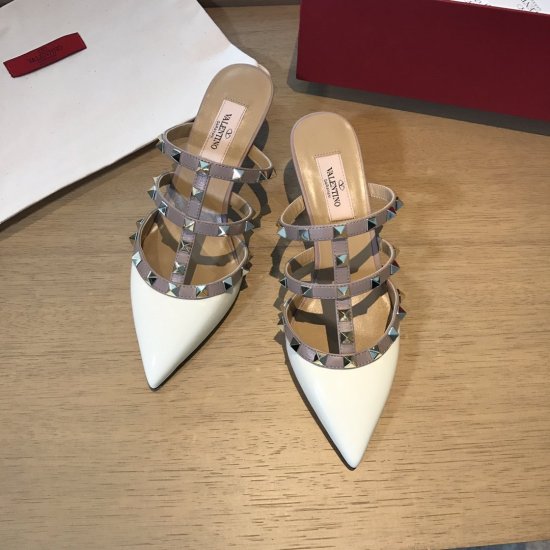 Valentino Garavani Rockstud 5.0进口牛漆皮尖头后空拖 - 真空电镀铆钉 - 进口牛漆皮＆进口胎小牛，粒面羊皮内里/垫脚 - 意大利真皮大底 - 跟高 5cm - 尺码 35-39 - 漆皮：黑色/裸色/奶白/浅兰 - 牛皮：黑 - Click Image to Close