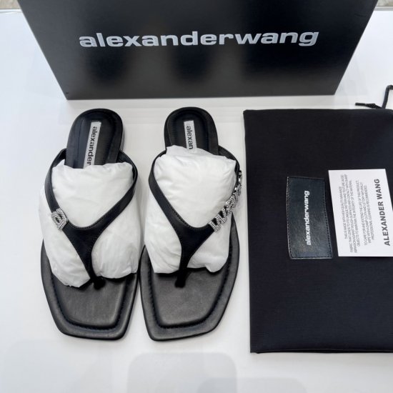 Alexander Wang 新品ivy水晶徽标字母平底夹趾凉拖 材质与工艺： 原版羔羊皮面料 定染羊皮内里 定制水晶字母徽标 意大利产真皮大底 Size：35-40 - Click Image to Close