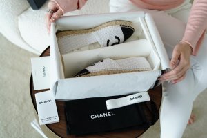 Chanel size 35-41 灰白粗花呢配罗段布渔夫鞋