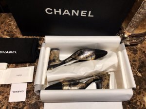 Chanel 爆裂系列-复古金平底后系带鞋 全手工slingback爆裂系列,每天只能限量生产,两个师傅对应一只鞋,纯手工拉松紧带,上脚体验不一样的slingback,领先工艺 34-41