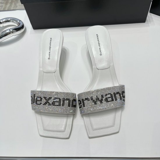 Alexander Wang 方头水钻一字带凉拖鞋，代购级别现货发售 材质与工艺： 定制满钻logo鞋面 原版真丝/羊皮垫脚 意大利产真皮大底 跟高5cm，Size：35-40 - Click Image to Close