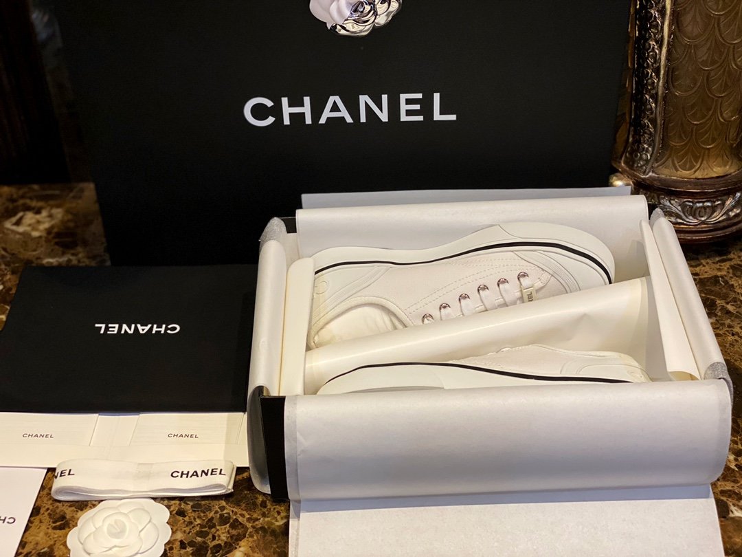 Chanel 白色布鞋 35-40