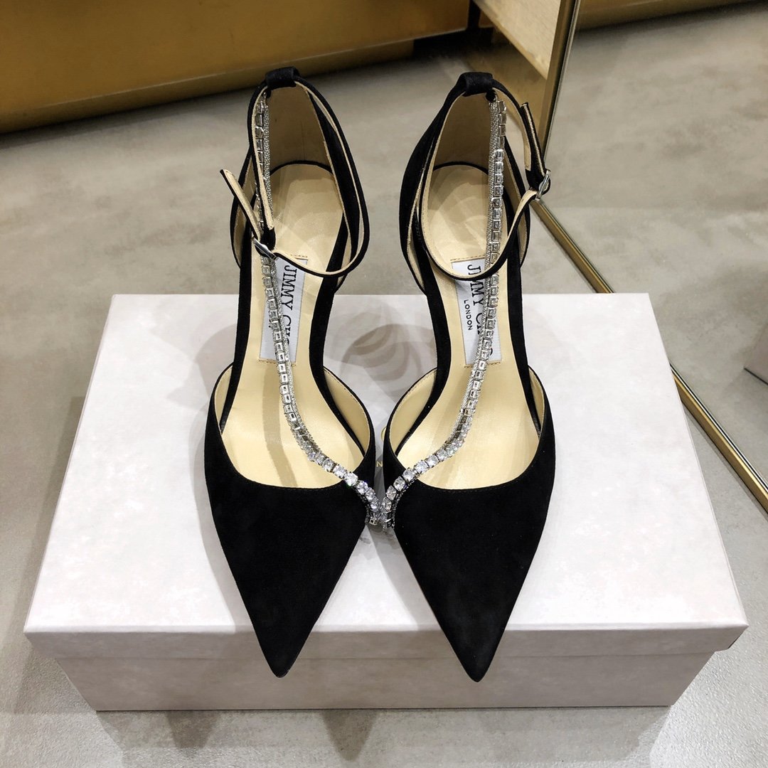 Jimmy Choo . Jimmy cho*o超性感限量水晶链条高跟鞋 …………………………………………………… Go 材料： 面料/黑色-羊京羊皮 粉色-进口特殊布料 内里/柔软羊皮垫脚 鞋底/意大利真皮大底 特点/施华洛世奇钻 ……………………………