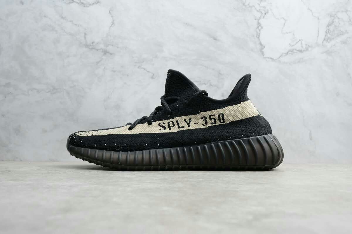 Yeezy 350V2 黑白纯德国进口巴斯夫爆米花，购买阿迪公司正品资料研发，原代工厂生产，进口公司材料产出，与Real相似度99.9%，市面独家发售。 码数 : 36 36.5 37 38 38.5 39 40 40.5 41 42 42.5 43 44