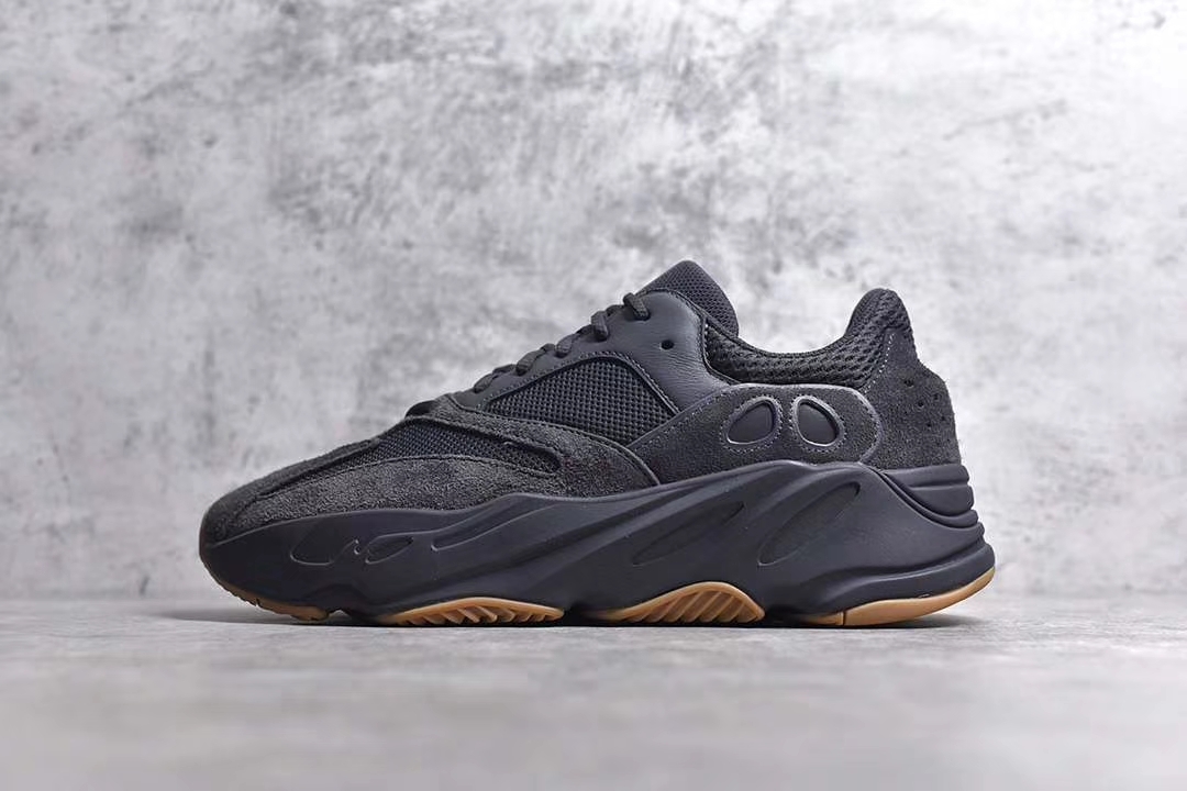 Yeezy boost 700 Utility Black 黑武士 正品渠道购入原鞋开发渠道原鞋开模打造 内嵌德国进口全掌巴斯夫Boost 整鞋各部皮料均为出自原厂供应 精准采购香州进口反绒长毛皮料 采用原厂环保胶水 尺码：36 36.5 37 38 38