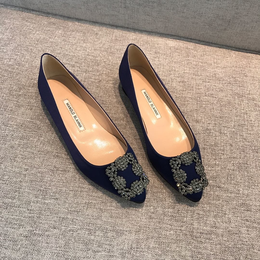 Manolo Blahnik 鞋面：意大利进口原厂真丝 内里：意大利进口水晶羊皮 鞋底：意大利进口真皮大底 size：35～40 Heel height ：flat、5.5cm、7cm、8.5cm、10cm