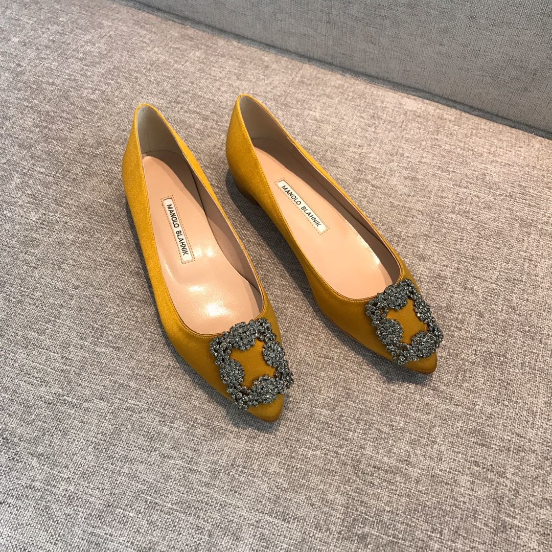 Manolo Blahnik 鞋面：意大利进口原厂真丝 内里：意大利进口水晶羊皮 鞋底：意大利进口真皮大底 size：35～40 Heel height ：flat、5.5cm、7cm、8.5cm、10cm