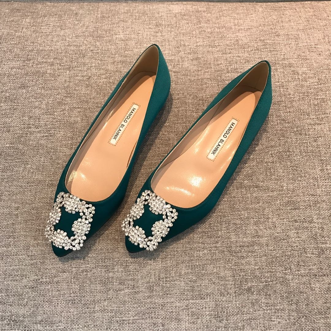 Manolo Blahnik 鞋面：意大利进口原厂真丝 内里：意大利进口水晶羊皮 鞋底：意大利进口真皮大底 size：35～40 Heel height ：flat、5.5cm、7cm、8.5cm、10cm