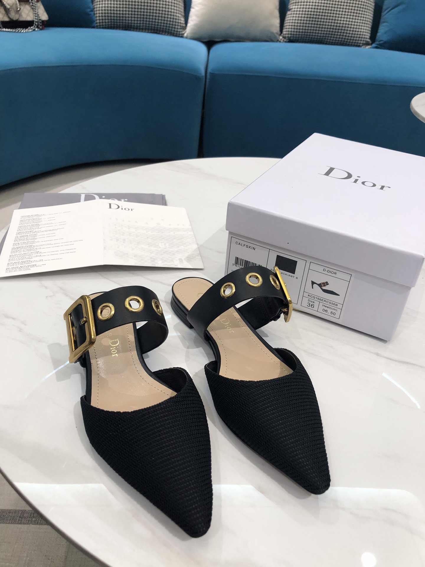 Dior 尖头平底鞋扣子款 面料：原版机织布/网纱刺绣+羊皮烫钻 内里：原版羊皮 大底：意大利真皮底 码数：34-40