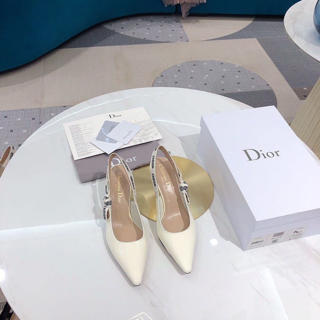 Dior/迪奥 2020白色漆皮6.5cm 面料：原版进口上等胎牛漆皮 内里：原版羊皮 大底：意大利真皮底 跟高：6.5cm Size：34-41